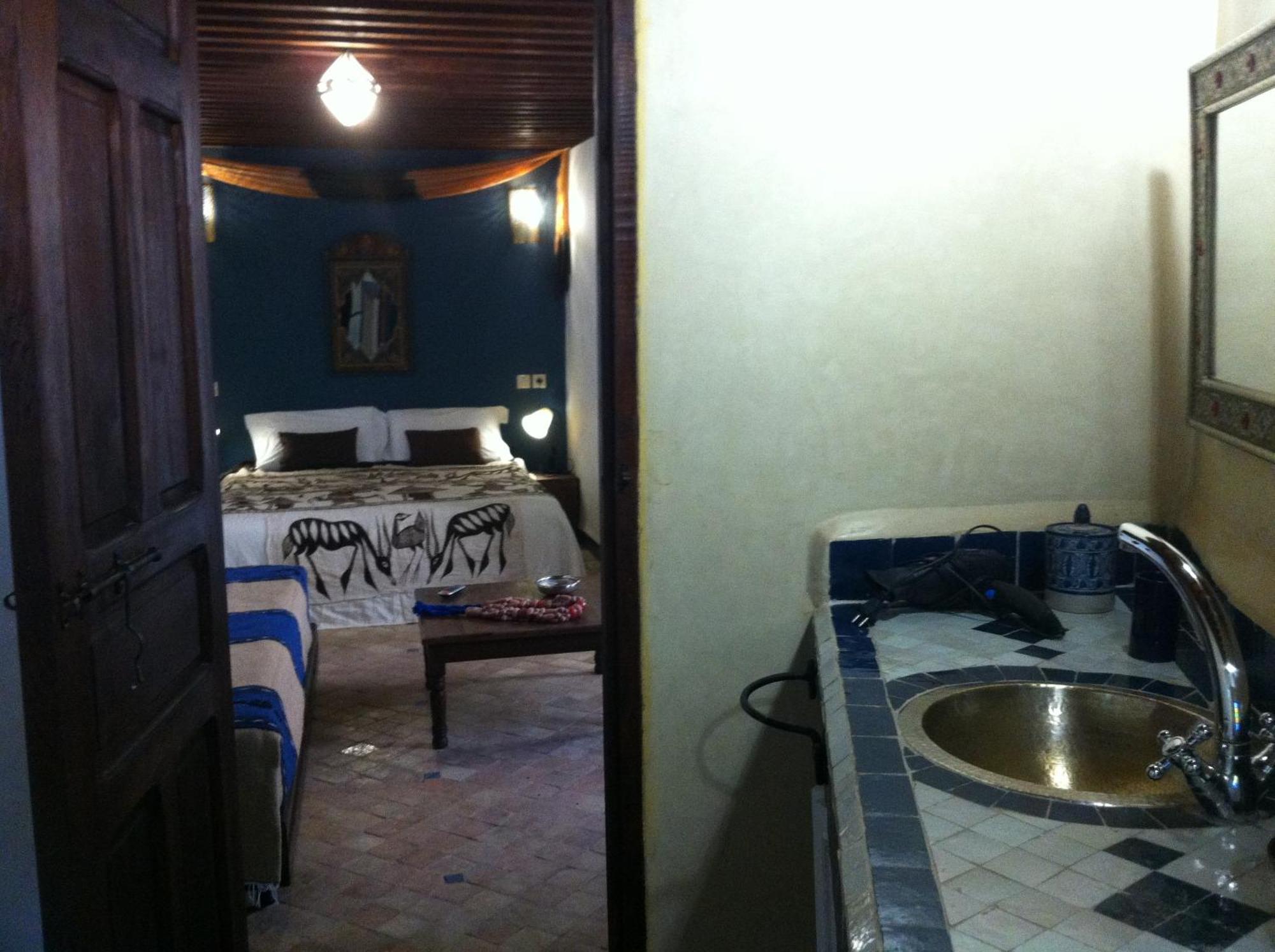 Riad Letchina เฟส ภายนอก รูปภาพ
