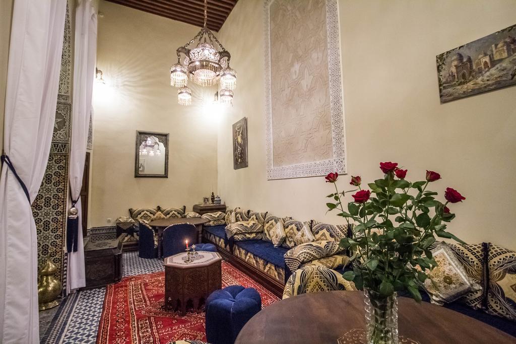 Riad Letchina เฟส ภายนอก รูปภาพ