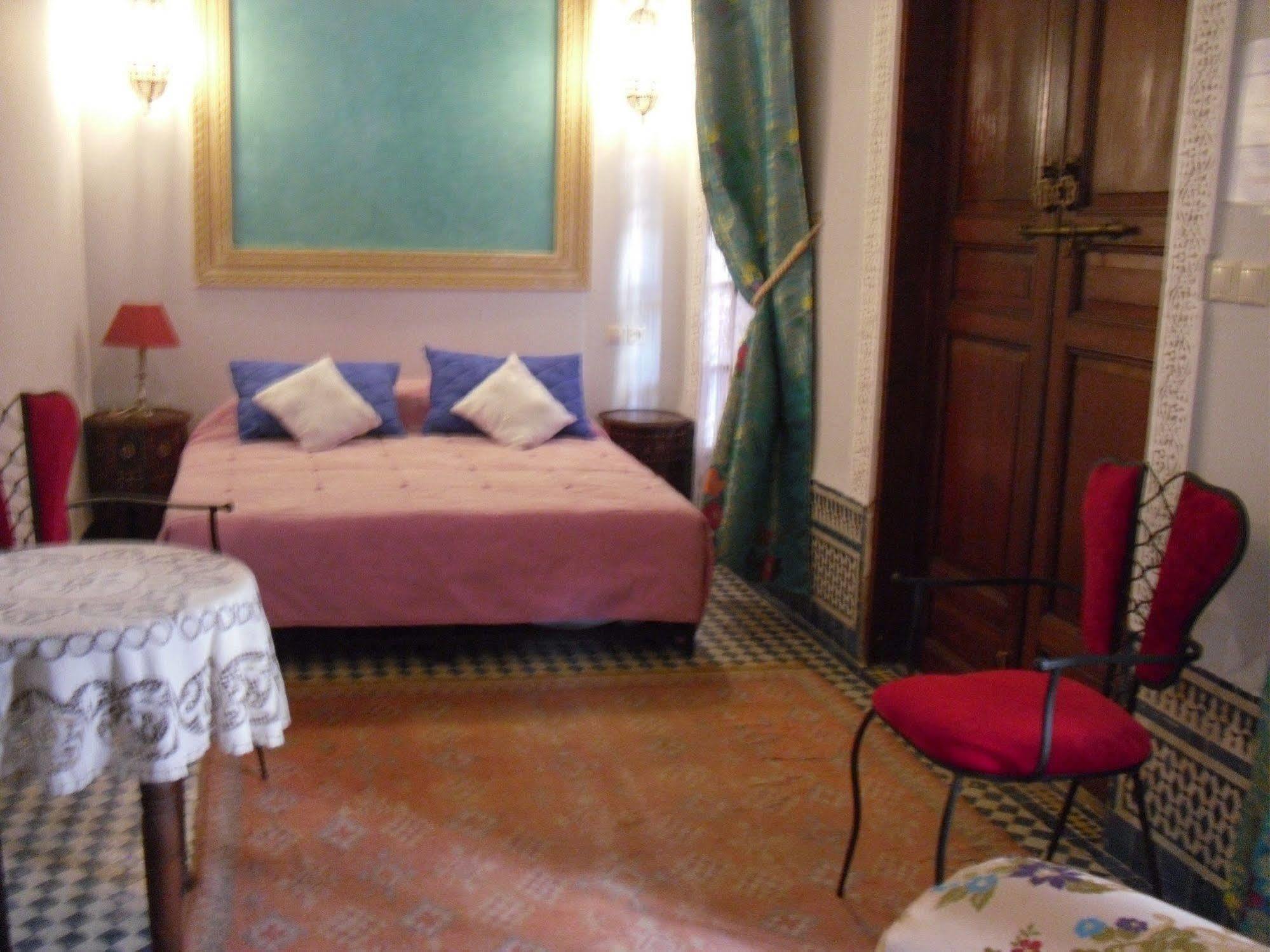 Riad Letchina เฟส ภายนอก รูปภาพ