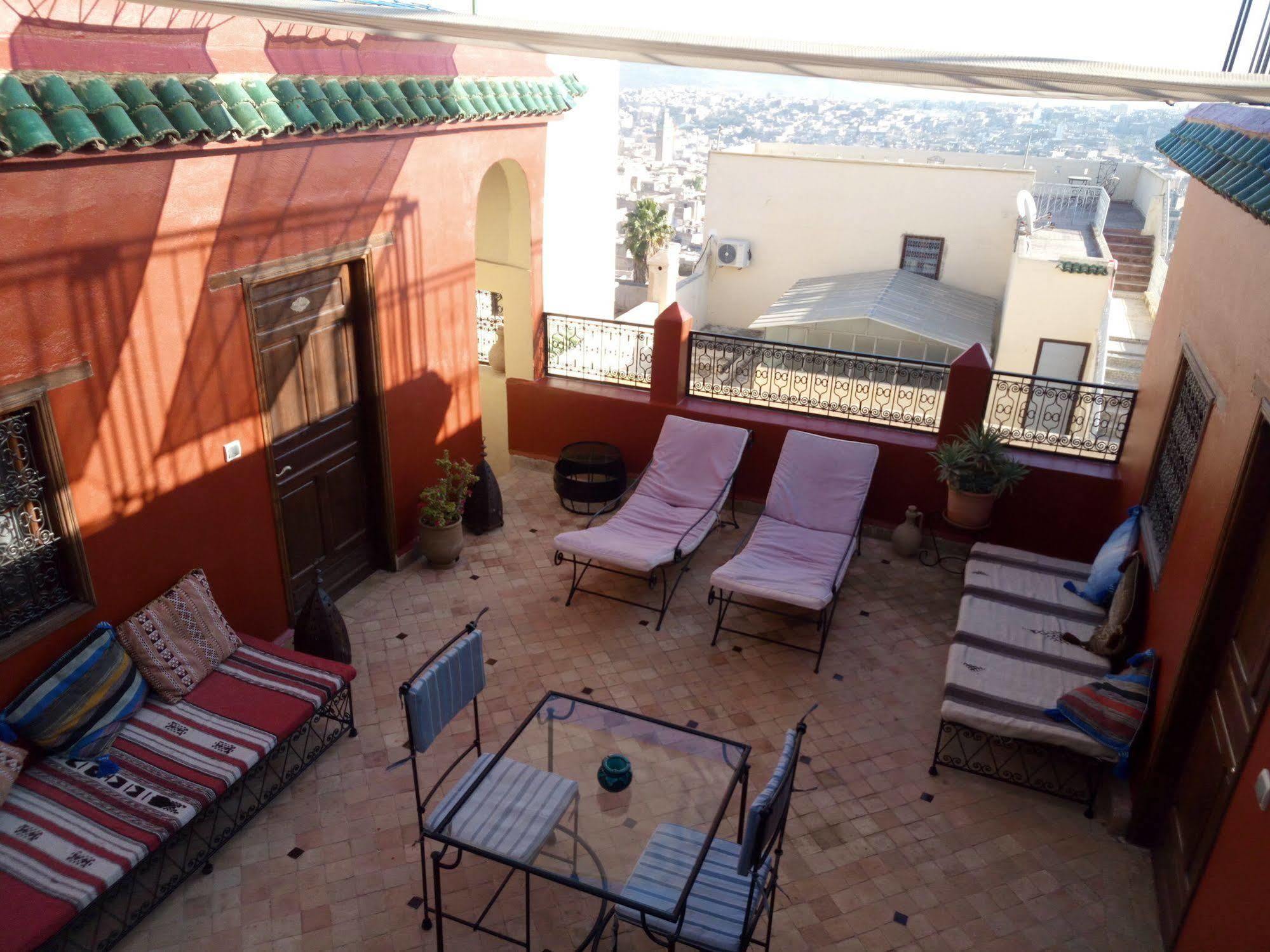 Riad Letchina เฟส ภายนอก รูปภาพ