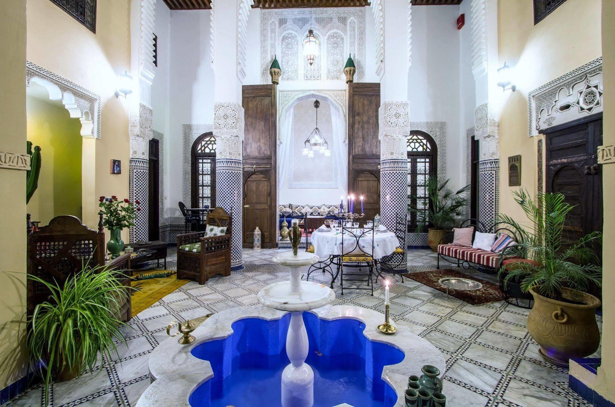 Riad Letchina เฟส ภายนอก รูปภาพ