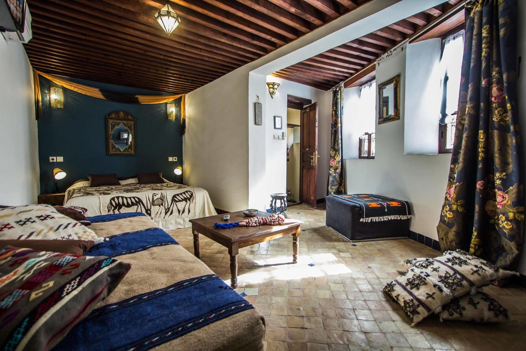 Riad Letchina เฟส ภายนอก รูปภาพ