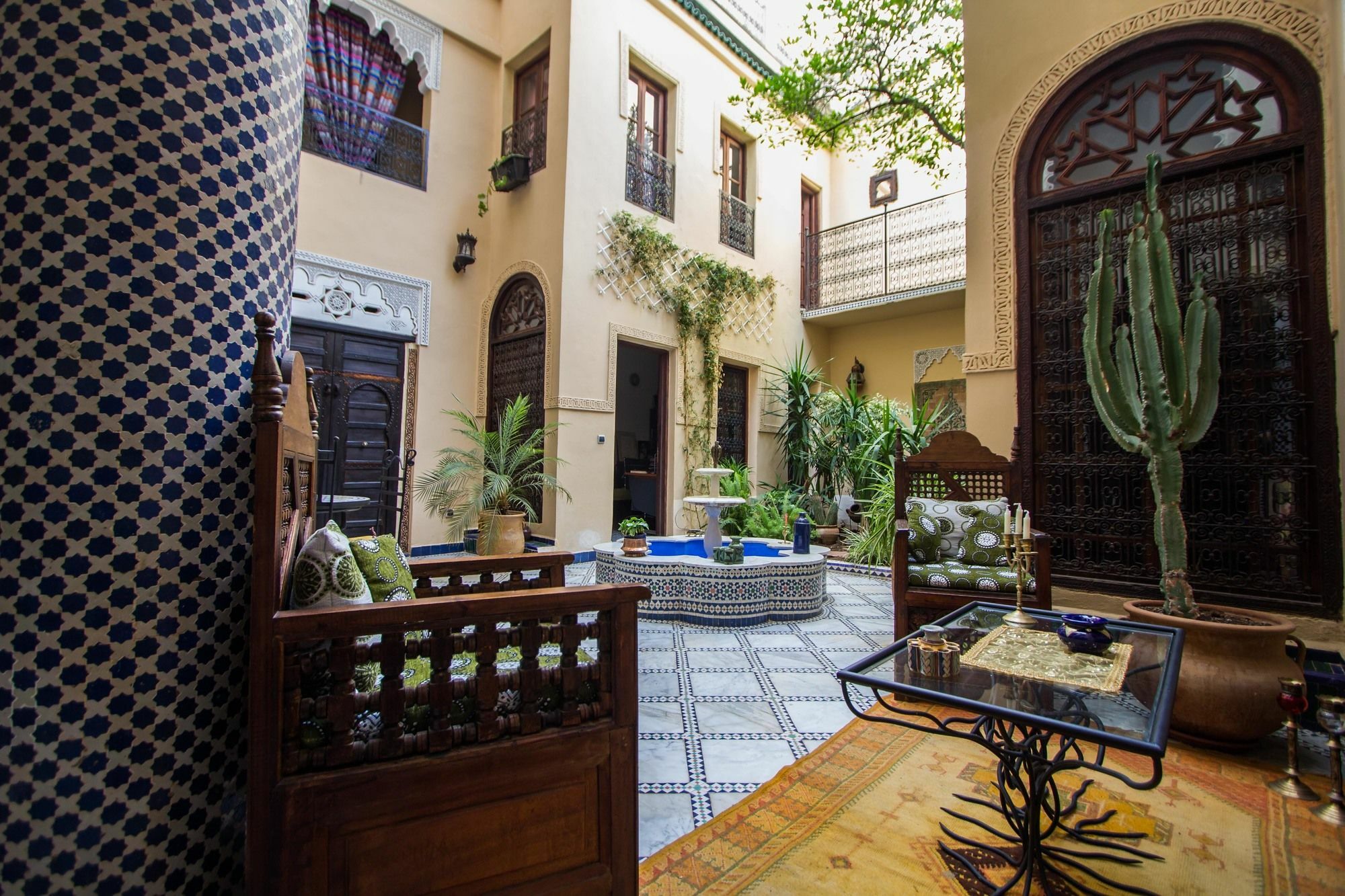 Riad Letchina เฟส ภายนอก รูปภาพ